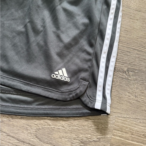 •ADIDAS• SHORTS - Picture 3 of 6
